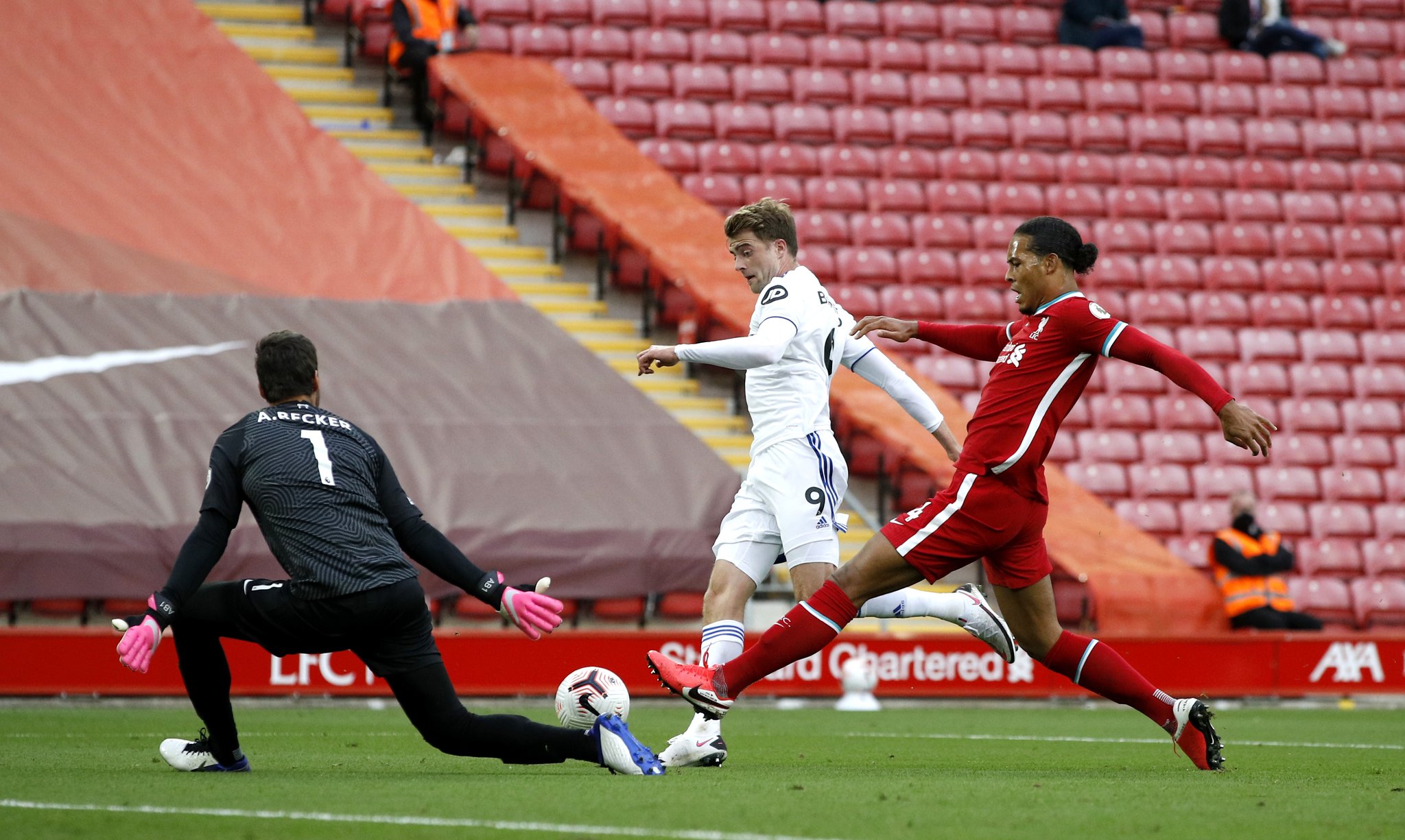 曼城宣布球隊與葡萄牙中衛魯本-迪亞斯續約至2027年.